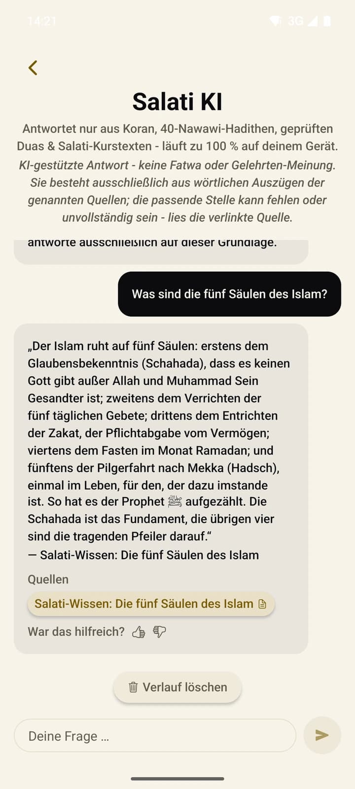 Die Fragen-Antwort-KI beantwortet eine Frage mit Quellenangabe und einem Hinweis, dass die Antwort KI-gestützt ist.