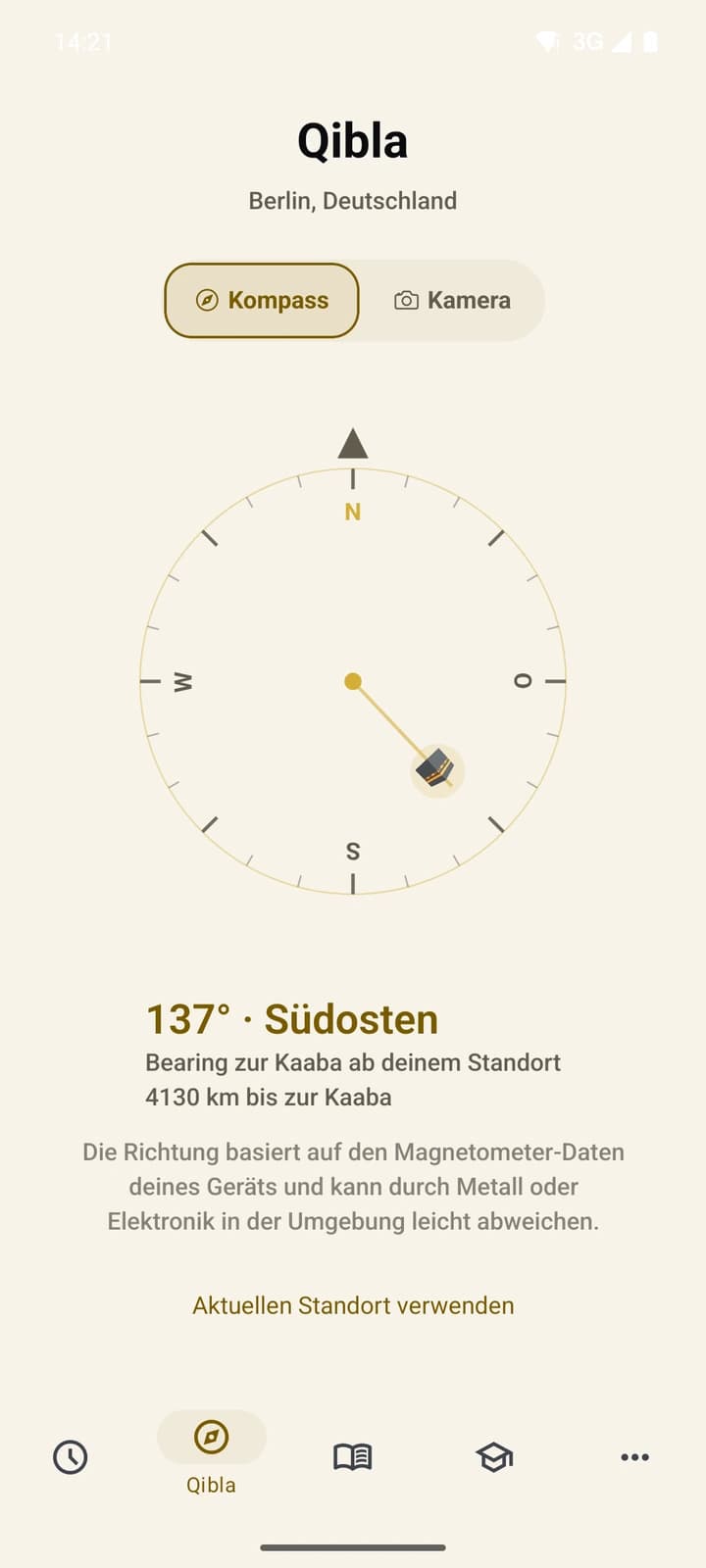 Der Qibla-Kompass zeigt die Gebetsrichtung mit Gradzahl und Entfernung nach Mekka.